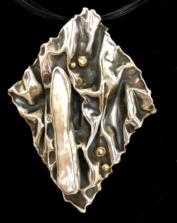 Freshwater Pearl with 14kt gold in Sterling Silver Pendant
