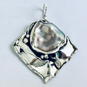 Freshwater Pearl in Sterling Silver Pendant